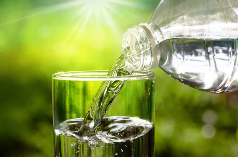 Quantos Litros de Água Devemos Beber por Dia Durante a Onda de Calor: Dicas de Saúde e Culinária