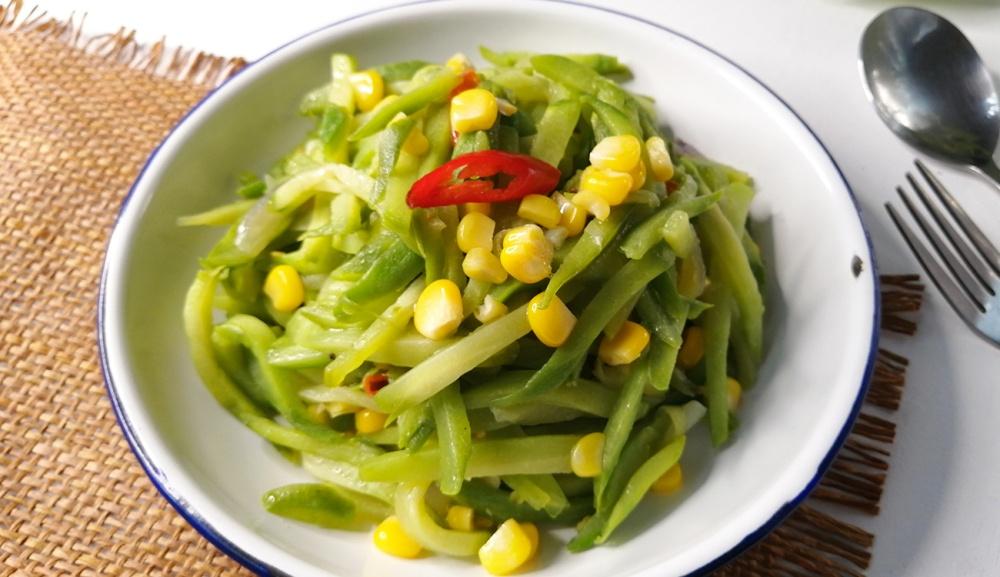 Salada de Chuchu Tropical
