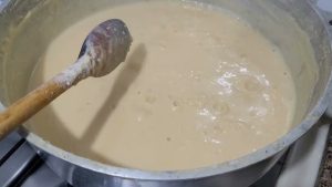 O Leite Azedou? Então aproveite e faça essa receita! Doce de leite com leite azedo