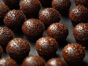 Qual é a diferença do brigadeiro para o brigadeiro gourmet? Descubra Agora!