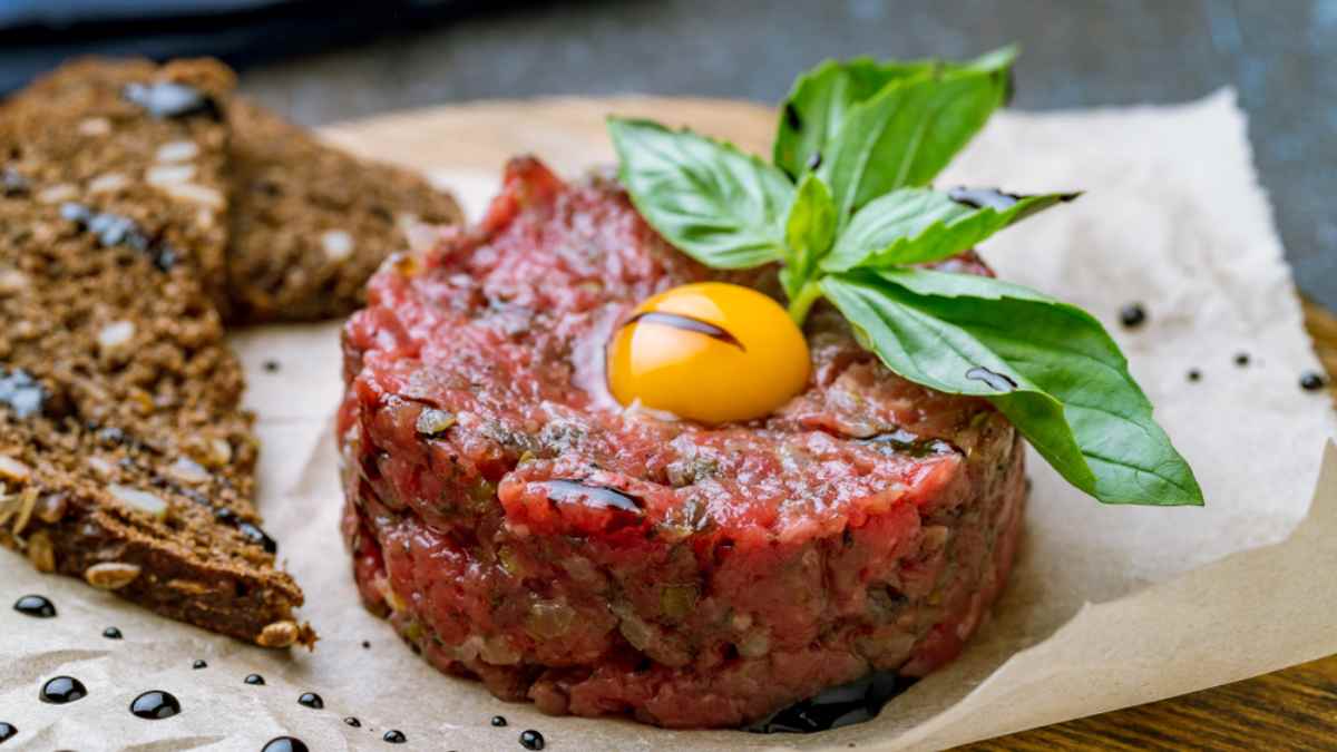 Recepedia Receita Fácil e Prática de Steak Tartare | Recepedia STEAK TARTARE É FÁCIL! | ERICK JACQUIN - YouTube YouTube STEAK TARTARE É FÁCIL! | ERICK JACQUIN - YouTube Tartar de filé-mignon - Receitas - Comida - Folha de S.Paulo Comida - Folha Tartar de filé-mignon - Receitas - Comida - Folha de S.Paulo O que é Steak Tartare? O steak tartare de Filé mignon é Feedme Channel O que é Steak Tartare? O steak tartare de Filé mignon é Steak Tartare - minha receita :: Sabor Sonoro Sabor Sonoro Steak Tartare - minha receita :: Sabor Sonoro Steak tartare: um sabor além da carne crua – ES Brasil ES Brasil Steak tartare: um sabor além da carne crua – ES Brasil Steak tartare com batata frita - Panelinha Panelinha Steak tartare com batata frita - Panelinha Cozinha Vibrante | Steak tartare simples e perfeito - Cozinha Vibrante Receitas, restaurantes em SP e Paris Cozinha Vibrante Cozinha Vibrante | Steak tartare simples e perfeito - Cozinha Vibrante Receitas, restaurantes em SP e Paris Steak tartare - Estadão Estadão Steak tartare - Estadão Entre Pratos e Copos | STEAK TARTAR Entre Pratos e Copos | Entre Pratos e Copos | STEAK TARTAR Steak Tartare com gema curada - Casal Cozinha Casal Cozinha Steak Tartare com gema curada - Casal Cozinha O que é Steak Tartare? O steak tartare de Filé mignon é Feedme Channel O que é Steak Tartare? O steak tartare de Filé mignon é Steak Tartare - CBN Campinas 99,1 FM CBN Campinas Steak Tartare - CBN Campinas 99,1 FM Pesquisas relacionadas steak tartare preço steak tartare receita tartare carne crua Steak Tartar – Vai Se Food, por Ailin Aleixo Vai Se Food, por Ailin Aleixo Steak Tartar – Vai Se Food, por Ailin Aleixo Conheça 6 boas opções de steak tartare para comer em Brasília | Metrópoles Metrópoles Conheça 6 boas opções de steak tartare para comer em Brasília | Metrópoles Como fazer steak tartare fácil - Estadão Estadão Como fazer steak tartare fácil - Estadão Steak Tartare de "Hannibal" | Tastemade Tastemade Steak Tartare de "Hannibal" | Tastemade Quem gosta de carne crua? – Melhor de 3 de Steak Tartare | Jornal de Brasília Jornal de Brasília Quem gosta de carne crua? – Melhor de 3 de Steak Tartare | Jornal de Brasília Steak Tartare: Receita, Como Fazer e Ingredientes UOL Steak Tartare: Receita, Como Fazer e Ingredientes Receita de steak tartare da Votre Brasserie | CLAUDIA CLAUDIA - Assine Abril Receita de steak tartare da Votre Brasserie | CLAUDIA 10 pratos de steak tartar para provar nos restaurantes de São Paulo - Go Where - Lifestyle e Gastronomia Go Where Gastronomia 10 pratos de steak tartar para provar nos restaurantes de São Paulo - Go Where - Lifestyle e Gastronomia Steak tartare: prato com carne crua foi avaliado pelo 'Guia' da Folha em 3 casas de SP BeefPoint Steak tartare: prato com carne crua foi avaliado pelo 'Guia' da Folha em 3 casas de SP Aprenda Como Fazer Steak Tartar Com o Chef Erick Jacquin Achou Gastronomia Aprenda Como Fazer Steak Tartar Com o Chef Erick Jacquin Receita de steak tartare | Winepedia Wine Receita de steak tartare | Winepedia Como fazer steak tartare: receita de origem francesa | Mohamad No Nhac - YouTube YouTube Como fazer steak tartare: receita de origem francesa | Mohamad No Nhac - YouTube Conheça o segredo para fazer o steak tartare perfeito - Revista Menu Revista Menu Conheça o segredo para fazer o steak tartare perfeito - Revista Menu steak tartare do chef Érick Jacquin | BigLar BigLar steak tartare do chef Érick Jacquin | BigLar Receita de Steak Tartar, enviada por flavia guimaraes - TudoGostoso TudoGostoso Receita de Steak Tartar, enviada por flavia guimaraes - TudoGostoso Steak tartare: deliciosa carne crua preparada pelo nosso embaixador Frigorífico Arvoredo Steak tartare: deliciosa carne crua preparada pelo nosso embaixador Faça Fácil: Steak Tartare clássico - Minha Receita Minha Receita Faça Fácil: Steak Tartare clássico - Minha Receita Steak Tartare: um tradicional prato dos bistrôs parisienses – Deli&Co. Deli&Co. Steak Tartare: um tradicional prato dos bistrôs parisienses – Deli&Co. O vinho ideal para cada tipo de tartare - Onivino Onivino O vinho ideal para cada tipo de tartare - Onivino Steak Tartar Turfado - Paixão crua - O Cão Engarrafado O Cão Engarrafado Steak Tartar Turfado - Paixão crua - O Cão Engarrafado Steak Tartare • Pat Feldman Pat Feldman Steak Tartare • Pat Feldman HZ | Como fazer steak tartare, um dos pratos mais famosos da França | A Gazeta A Gazeta HZ | Como fazer steak tartare, um dos pratos mais famosos da França | A Gazeta Qual a origem do Steak Tartare? – Feel The Wine Feel The Wine Qual a origem do Steak Tartare? – Feel The Wine Receita de steak tartare sem molho inglês e maionese Jornal Plural Receita de steak tartare sem molho inglês e maionese Pesquisas relacionadas steak tartare erick jacquin carne crua steak tartare steak tartare frito Steak Tartar – Sal Gastronomia Sal Gastronomia Steak Tartar – Sal Gastronomia Steak Tartar Receita por Eric Hess - Cookpad cookpad.com Steak Tartar Receita por Eric Hess - Cookpad O que é Steak Tartare? O steak tartare de Filé mignon é Feedme Channel O que é Steak Tartare? O steak tartare de Filé mignon é Chef Heaven Delhaye ensina a preparar seu stea... | VEJA RIO VEJA RIO - Assine Abril Chef Heaven Delhaye ensina a preparar seu stea... | VEJA RIO Steak Tartare - Tudo sobre um dos pratos mais famosos da França! Tábula Restaurante Steak Tartare - Tudo sobre um dos pratos mais famosos da França! Steak Tartare – uma comida bárbara - Cozinhe com o Mestre Cozinhe com o Mestre Steak Tartare – uma comida bárbara - Cozinhe com o Mestre Carne crua? Conheça o clássico steak tartare e saiba onde provar em Porto Alegre | Destemperados GZH Carne crua? Conheça o clássico steak tartare e saiba onde provar em Porto Alegre | Destemperados Receita de Steak tartare, enviada por dea - TudoGostoso TudoGostoso Receita de Steak tartare, enviada por dea - TudoGostoso Aprenda a fazer em casa o steak tartare do chef Ney Alves - Go Where - Lifestyle e Gastronomia Go Where Gastronomia Aprenda a fazer em casa o steak tartare do chef Ney Alves - Go Where - Lifestyle e Gastronomia Steak Tartar Angus - VPJ Alimentos VPJ Alimentos Steak Tartar Angus - VPJ Alimentos Top5 Rio - Steak tartare - Top5 Rio Top5 Rio Top5 Rio - Steak tartare - Top5 Rio Receita de Steak Tartar, com ingredientes italianos | Receita de Viagem Receita de Viagem Receita de Steak Tartar, com ingredientes italianos | Receita de Viagem Steak tartare com chips de batata e ovo de codorna | Band Receitas Band Receitas - UOL Steak tartare com chips de batata e ovo de codorna | Band Receitas Steak tartar e batatas fritas | Le Cordon Bleu (Ep. 11) - YouTube YouTube Steak tartar e batatas fritas | Le Cordon Bleu (Ep. 11) - YouTube STEAK TARTARE E "SEUS PRIMOS" Breno Lerner STEAK TARTARE E "SEUS PRIMOS" Steak Tartare by Tom Hansen | CREME = Create Memories creme Steak Tartare by Tom Hansen | CREME = Create Memories Como fazer Steak Tartare rápido e fácil - - Como fazer gastronomia em casa Como fazer Steak Tartare rápido e fácil - Beef Tartare Recipe - Food My Muse Food My Muse Beef Tartare Recipe - Food My Muse STEAK TARTARE EM 15 MINUTOS! - Receitas - Bistek Supermercados - Sempre ao seu lado! Bistek Supermercados STEAK TARTARE EM 15 MINUTOS! - Receitas - Bistek Supermercados - Sempre ao seu lado! Chips de batata com steak tartare - Vamos Receber Vamos Receber Chips de batata com steak tartare - Vamos Receber Steak tartare - Casa e Culinaria Casa e Culinária Steak tartare - Casa e Culinaria Steak tartare: conheça o prato feito à base de carne crua | Vida & Arte | OPOVO+ O Povo Mais Steak tartare: conheça o prato feito à base de carne crua | Vida & Arte | OPOVO+ Steak Tartare | Receitas Nestlé Receitas Nestlé Steak Tartare | Receitas Nestlé Receita - Steak Tartare - Proteína Já Proteína Já Receita - Steak Tartare - Proteína Já Pesquisas relacionadas steak tartare origem steak tartare filé mignon steak tartare salmao Steak tartare do Joaquim Lopes | Receitas do Joaquim | Receitas Receitas Globo Steak tartare do Joaquim Lopes | Receitas do Joaquim | Receitas Steak Tartare pede uma cerveja intensa e complexa – Saborosa Viagem Saborosa Viagem Steak Tartare pede uma cerveja intensa e complexa – Saborosa Viagem Steak tartare: conheça o prato feito à base de carne crua | Vida & Arte | OPOVO+ O Povo Mais Steak tartare: conheça o prato feito à base de carne crua | Vida & Arte | OPOVO+ Steak Tartare - Azeitonas Rivoli Azeitonas Rivoli Steak Tartare - Azeitonas Rivoli Steak Tartare La Boite Steak Tartare Ari's Easy Homemade Steak Tartare - Well Seasoned Studio Well Seasoned Studio Ari's Easy Homemade Steak Tartare - Well Seasoned Studio Doroteia Presentes Tem Workshop de Steak Tartare – Jantinha de Hoje Jantinha de Hoje Doroteia Presentes Tem Workshop de Steak Tartare – Jantinha de Hoje O que é Steak Tartare? O steak tartare de Filé mignon é Feedme Channel O que é Steak Tartare? O steak tartare de Filé mignon é Steak tartare com cachaça - Receitas Seletas Cachaças Seleta Cachaças Seleta Steak tartare com cachaça - Receitas Seletas Cachaças Seleta Steak tartare con confitura de tomate concentrado para dos - Cookidoo® – a plataforma oficial de receitas Thermomix® Cookidoo Steak tartare con confitura de tomate concentrado para dos - Cookidoo® – a plataforma oficial de receitas Thermomix® Steak Tartare - Meat Store - Um novo jeito de se comprar carne!!! meat store delivery express Steak Tartare - Meat Store - Um novo jeito de se comprar carne!!! Steak Tartare - deliciosa receita para os apaixonados pelo prato Cuecas na Cozinha Steak Tartare - deliciosa receita para os apaixonados pelo prato Steak Tartare: uma delícia crua Dolce Morumbi Steak Tartare: uma delícia crua UNÜM Empório - 🥩Steak Tartare: Elegância no Prato🥩 O Steak Tartare é para os amantes de sabores autênticos e experiências gastronômicas incomparáveis. Carne crua selecionada, temperos aromáticos, e a clássica gema de Facebook UNÜM Empório - 🥩Steak Tartare: Elegância no Prato🥩 O Steak Tartare é para os amantes de sabores autênticos e experiências gastronômicas incomparáveis. Carne crua selecionada, temperos aromáticos, e a clássica gema de STEAK TARTARE | Temporada de Verão | Mohamad Hindi - YouTube YouTube STEAK TARTARE | Temporada de Verão | Mohamad Hindi - YouTube O Steak Tartare do ICI Brasserie | Cozinha do João Cozinha do João O Steak Tartare do ICI Brasserie | Cozinha do João Steak tartare vegetariano. Com receita - Cultura Alternativa Cultura Alternativa Steak tartare vegetariano. Com receita - Cultura Alternativa Steak Tartare - XtudoReceitas Pinterest Steak Tartare - XtudoReceitas Steak Tartare - minha receita :: Sabor Sonoro Sabor Sonoro Steak Tartare - minha receita :: Sabor Sonoro Chef Cristina Haaland | Steak Tartare preparado no Le Jazz Chef Cristina Haaland Chef Cristina Haaland | Steak Tartare preparado no Le Jazz Steak tartare recipe | Good Food BBC Good Food Steak tartare recipe | Good Food Steak Tartare - Tá na mesa Ta na Mesa Steak Tartare - Tá na mesa Steak tartare: o vídeo - Conexão Paris Conexão Paris Steak tartare: o vídeo - Conexão Paris Steak Tartare, receitas e harmonização com vinhos | Center Gourmet Vinhos e acompanhamentos Center Gourmet Steak Tartare, receitas e harmonização com vinhos | Center Gourmet Vinhos e acompanhamentos Pesquisas relacionadas tartar de salmão beef tartare steak tartare jacquin Steak tartare: Confira nossa Receita de tartar | Brastemp Brastemp Steak tartare: Confira nossa Receita de tartar | Brastemp Steak tartare Thermomix Brasil Steak tartare Quer saber o segredo do steak tartare do Le Vi... | VEJA RIO VEJA RIO - Assine Abril Quer saber o segredo do steak tartare do Le Vi... | VEJA RIO Mais resultados Gazeta do Povo Steak Tartare: conheça a origem e descubra a receita deste prato lendário Steak Tartare: conheça a origem e descubra a receita deste prato lendário